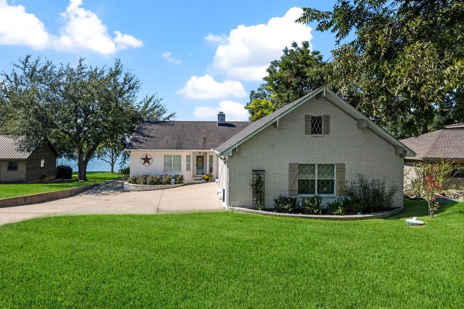 Property Photo:  235 Mallard Point  TX 77352 