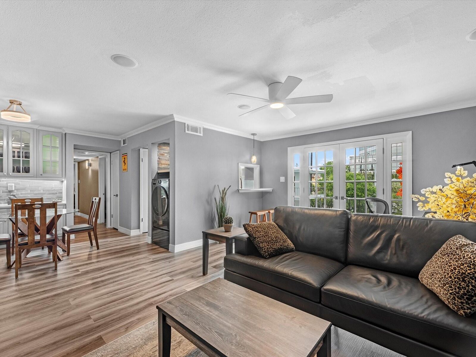 Property Photo: 505 Westcott Street 308 TX 77007