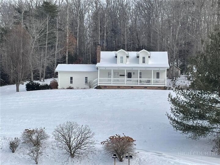 Property Photo:  1430 Cranberry Springs Road  NC 28626 