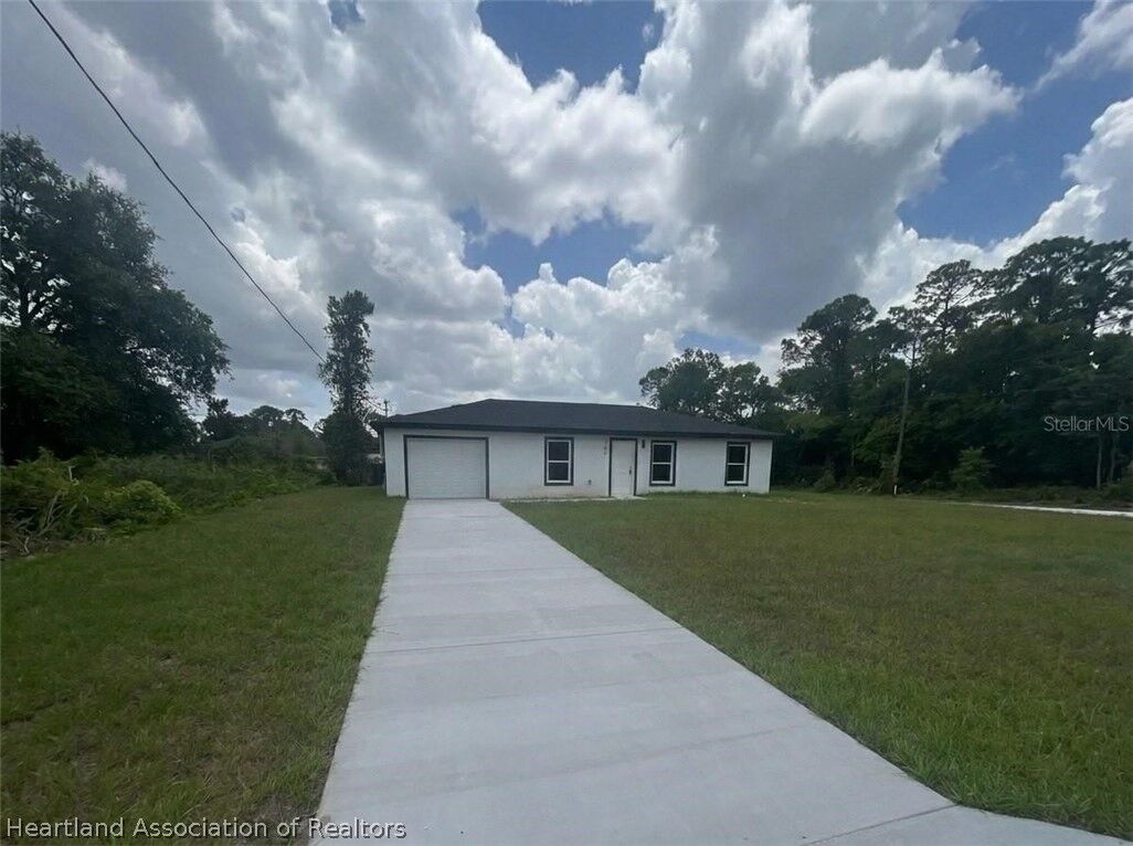 Property Photo: 344 Vireo Avenue FL 33870