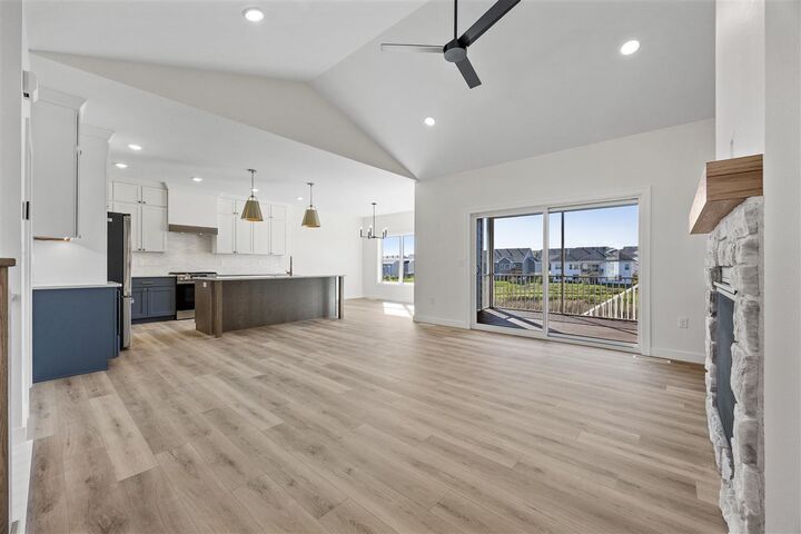 Property Photo:  105 S Strub St  IA 52317 
