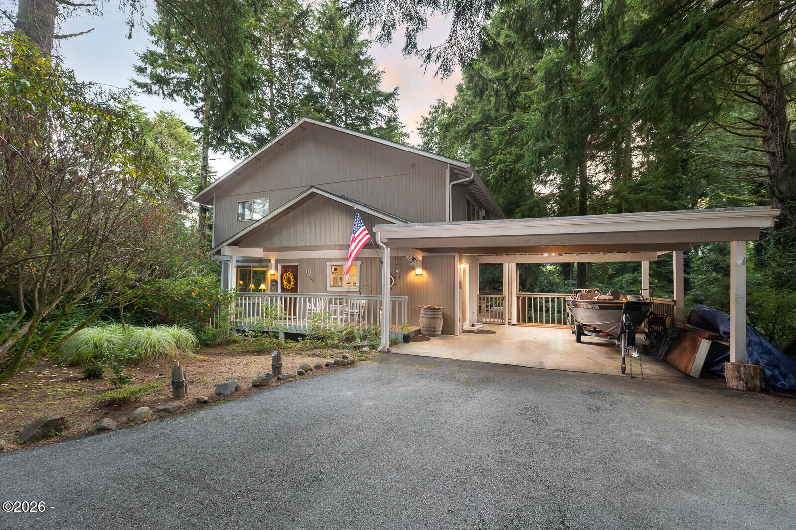 Property Photo:  2086 NE Arrowhead Way  OR 97367 