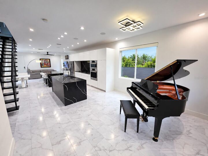 Property Photo:  2423 2nd Avenue N  FL 33713 