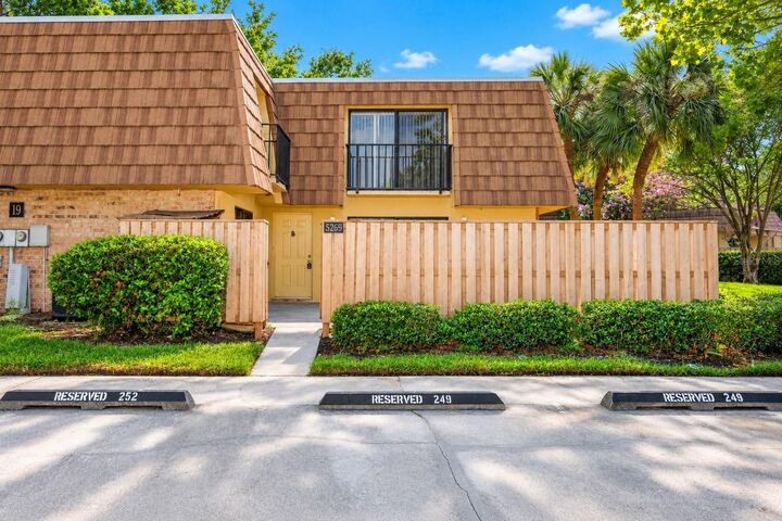 Property Photo: 5269 Brook Court 249 FL 32811