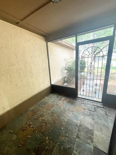 Property Photo:  1520 Attleboro Lane  FL 33511 