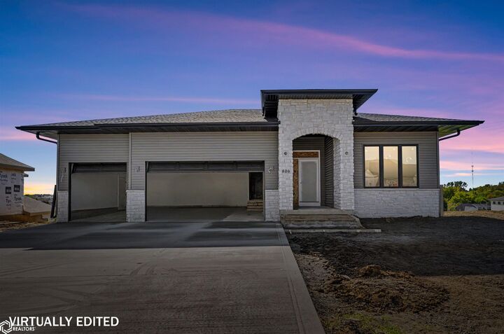 Property Photo: 806 Woodside Drive IA 50158