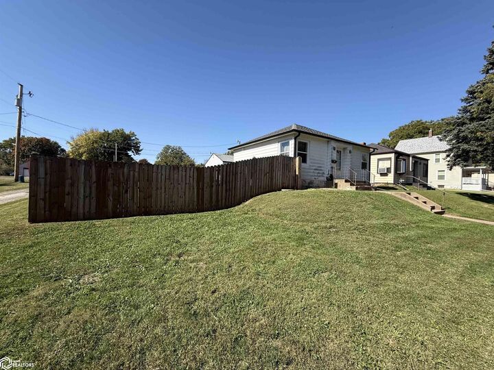 Property Photo:  329 N Plane Street  IA 52601 