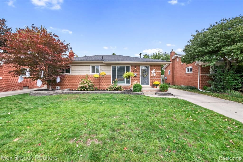 Property Photo:  29428 Shackett Avenue  MI 48071 4474 