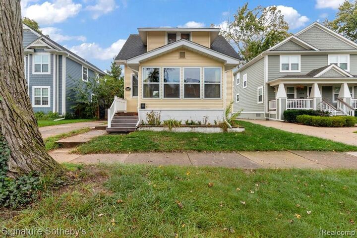 Property Photo:  634 S Vermont Avenue  MI 48067 2941 