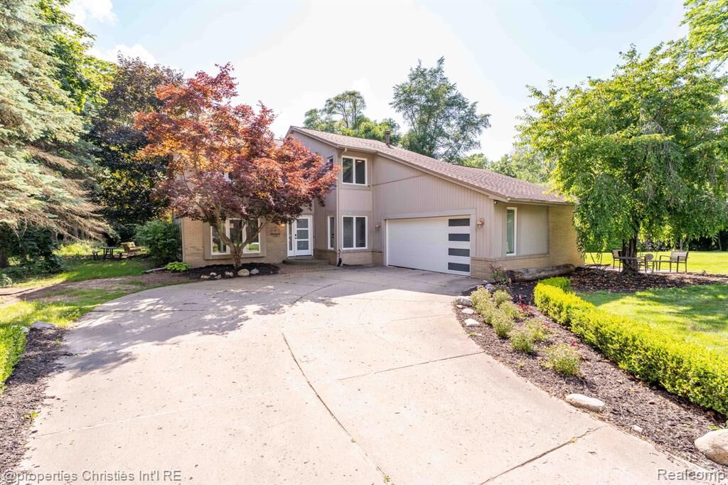 Property Photo: 2766 Acorn Road MI 48302 1000
