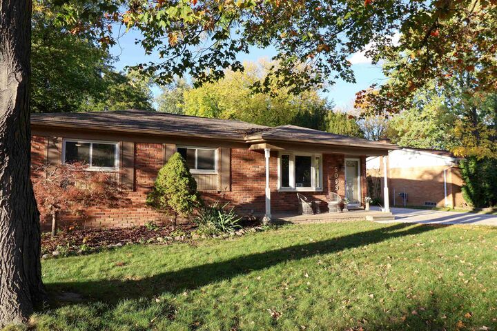Property Photo:  5093 Northlawn Drive  MI 48310 