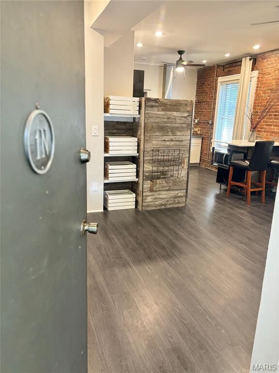 Property Photo: 411 Newstead Ave 1N MO 63108