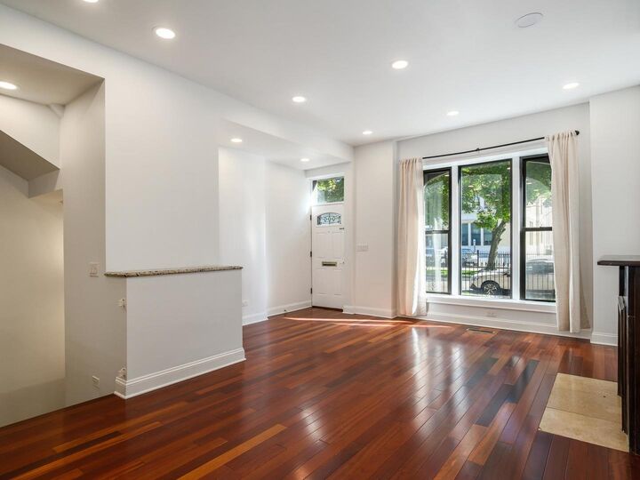 Property Photo: 1408 N Bell Avenue IL 60622