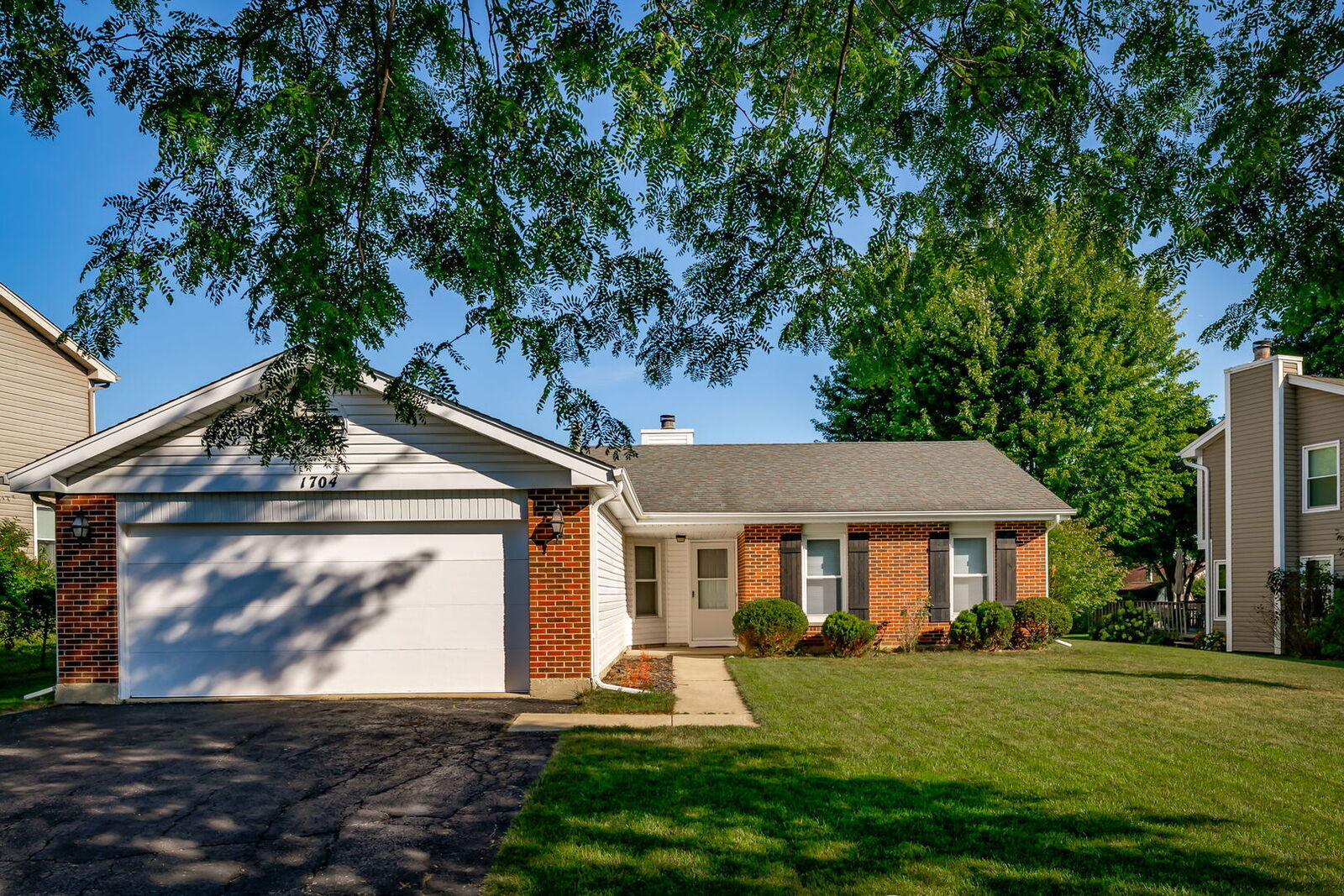 Property Photo:  1704 Stratton Pond Lane  IL 60194 