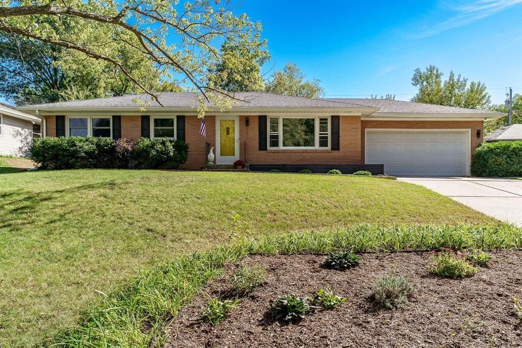 Property Photo:  