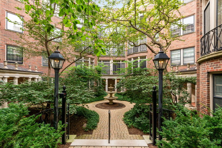 Property Photo: 946 Michigan Avenue 3C IL 60202