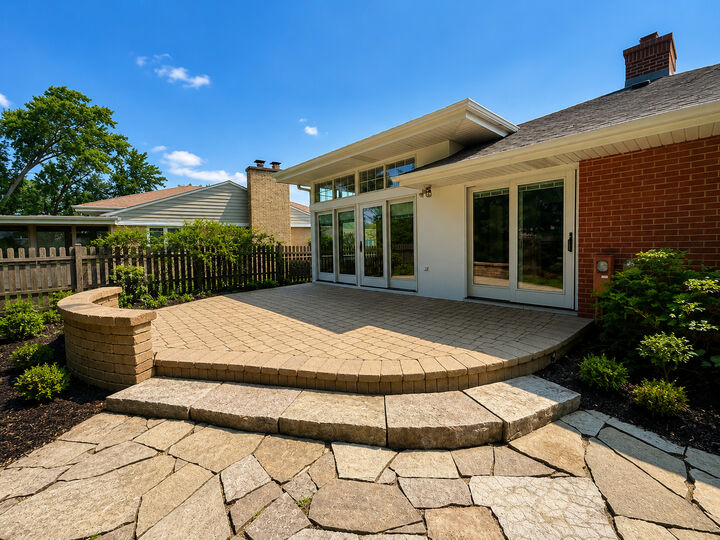 Property Photo:  924 Brookline Lane  IL 60068 