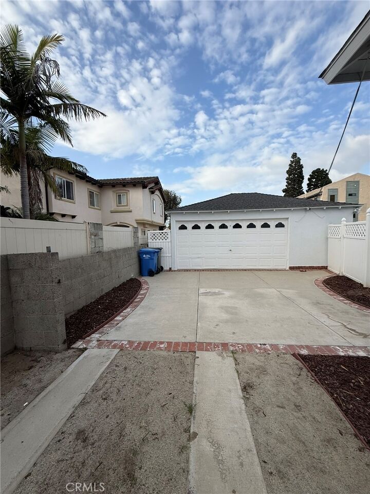 Property Photo:  2419 Marshallfield Lane  CA 90278 