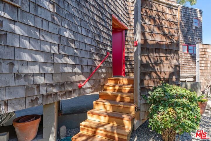 Property Photo:  29235 Heathercliff Road 11  CA 90265 