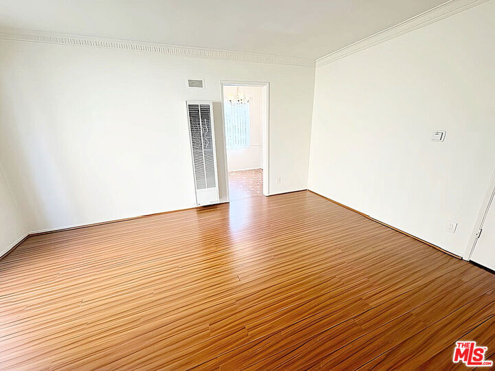 Property Photo:  4919 Beverly Boulevard 1  CA 90004 