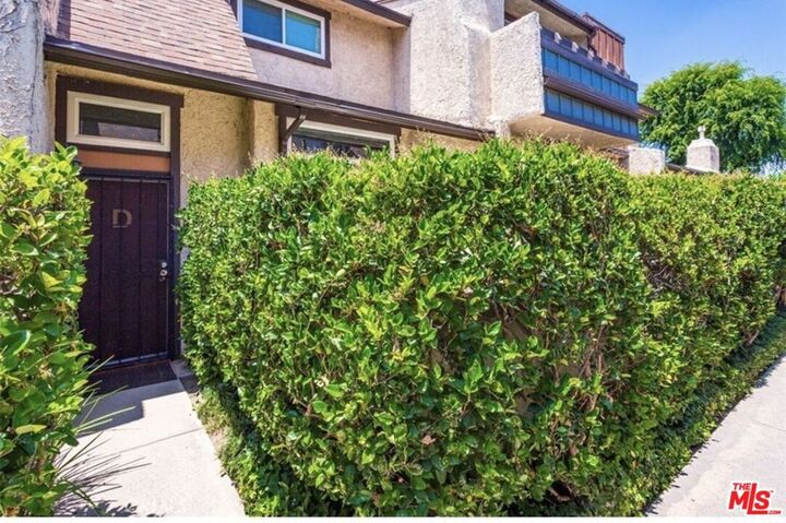 Property Photo:  13621 Valerio Street D  CA 91405 