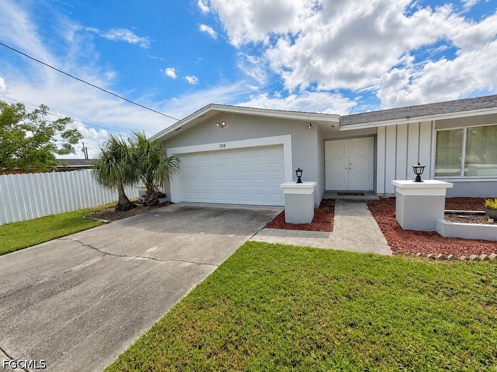Property Photo:  1718 NE 7th Street  FL 33909 