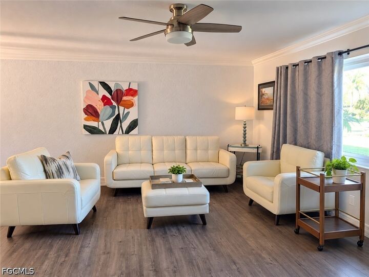 Property Photo:  1402 S Larkwood Square  FL 33919 