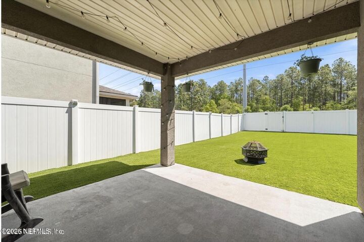 Property Photo: 15708 Tisons Bluff Road FL 32218
