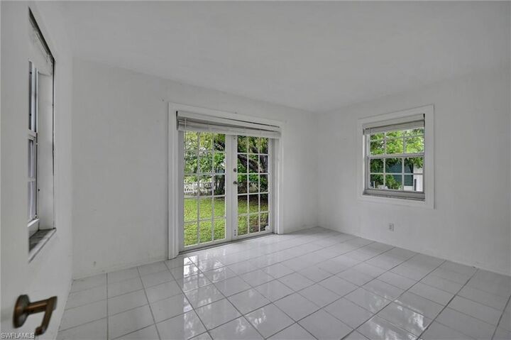 Property Photo:  626 Rudder Rd  FL 34102 