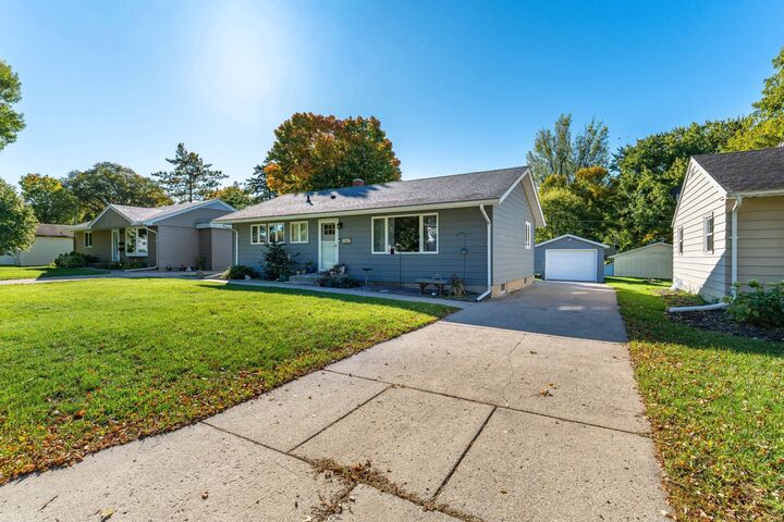 Property Photo:  412 E Everett Avenue  MN 56537 