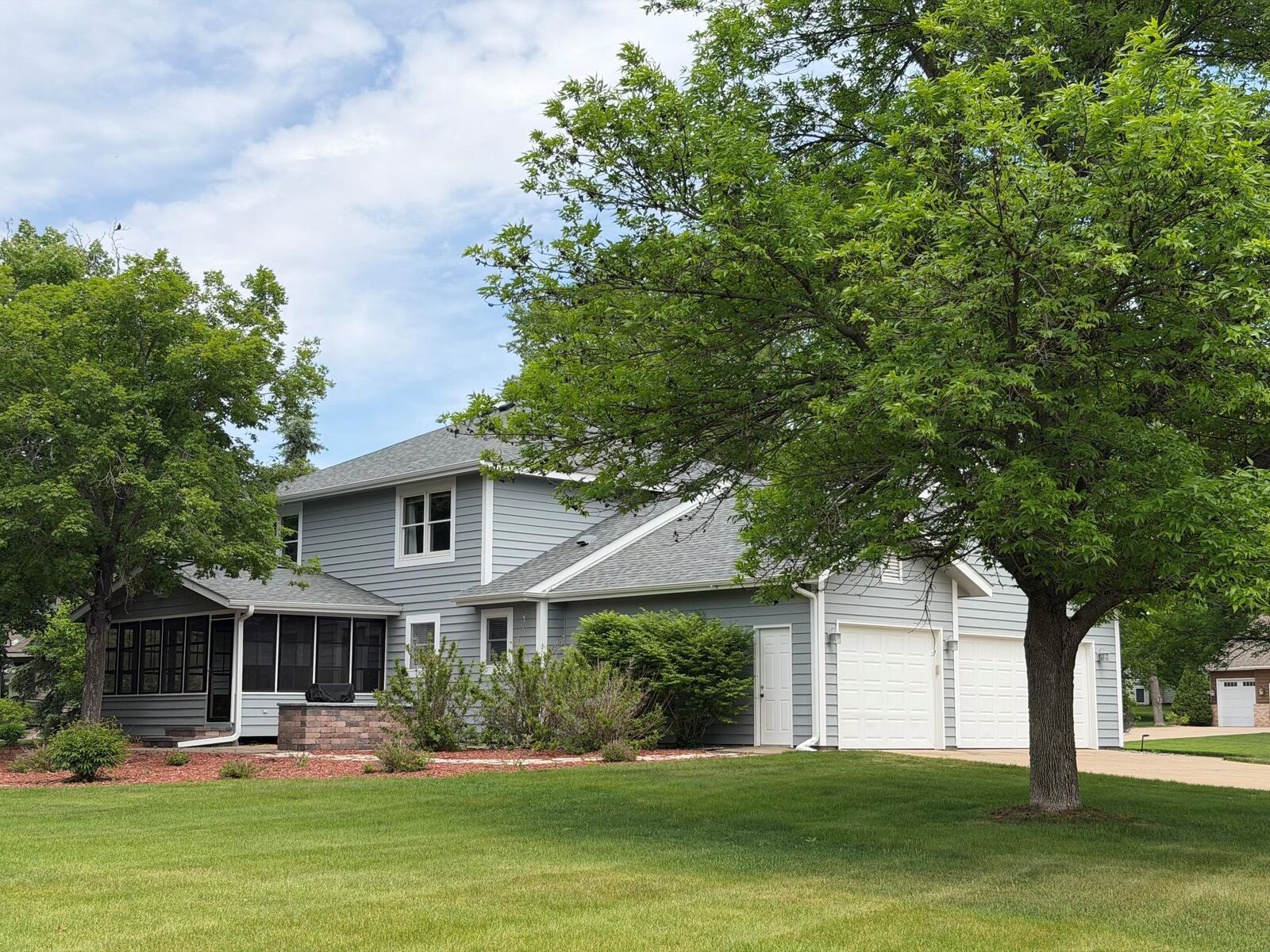 Property Photo:  2721 Meadowrose Boulevard  MN 56301 