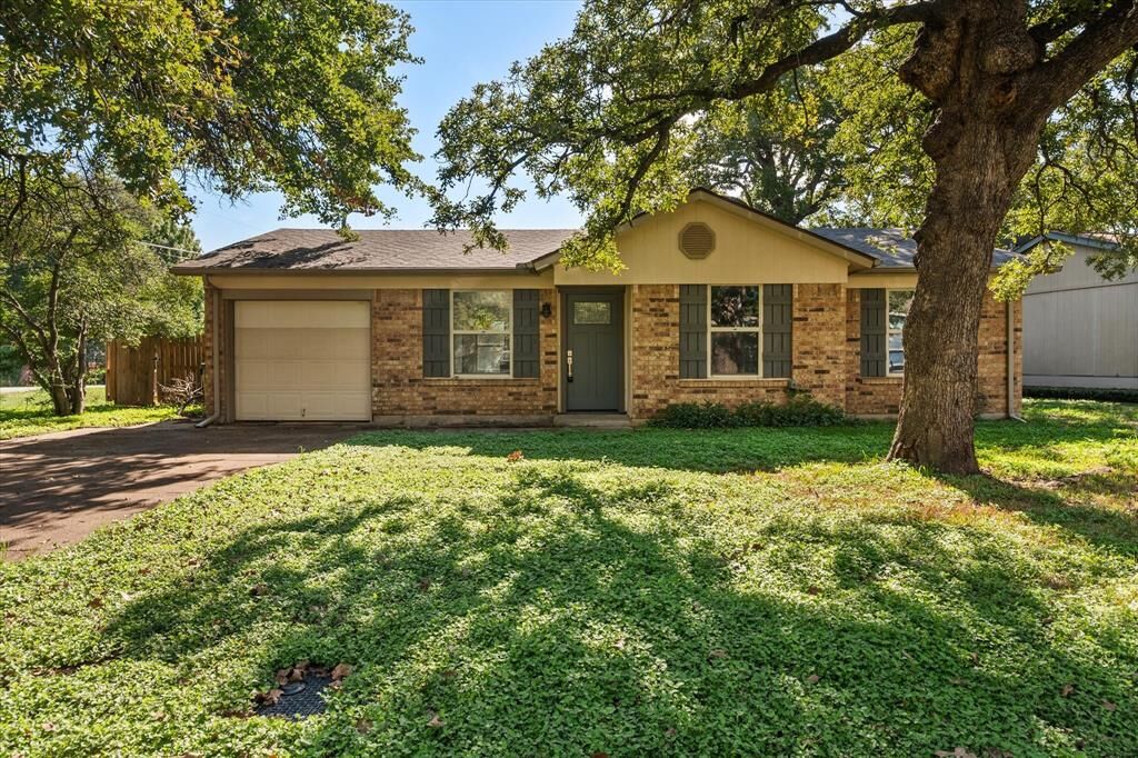 Property Photo:  5701 Guildwood Drive  TX 76017 