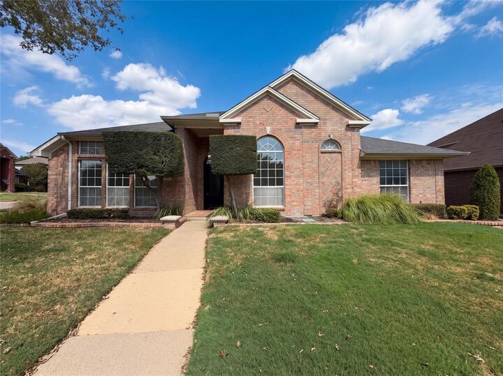 Property Photo:  401 Pin Oak Trail  TX 76248 