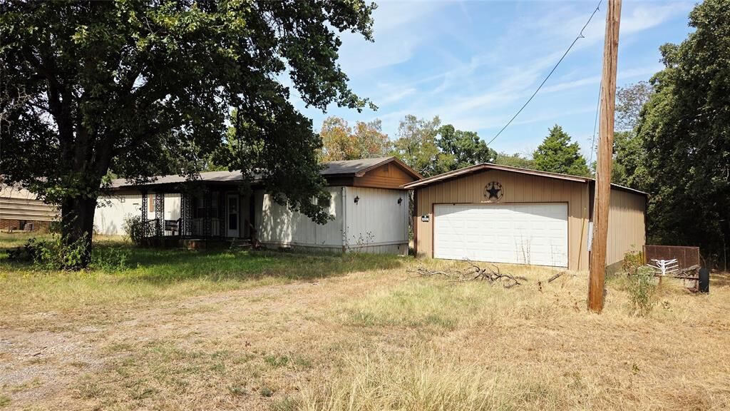 Property Photo: 162 Plum Lane TX 76245