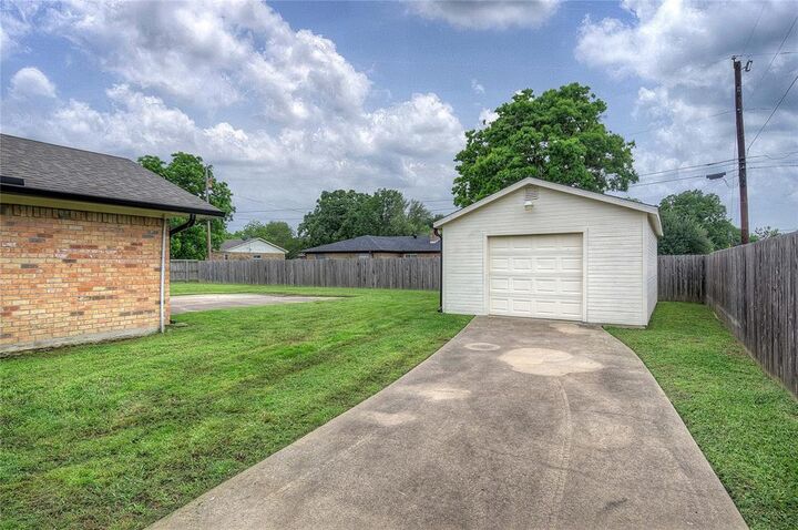Property Photo: 209 Myndi Circle TX 75482