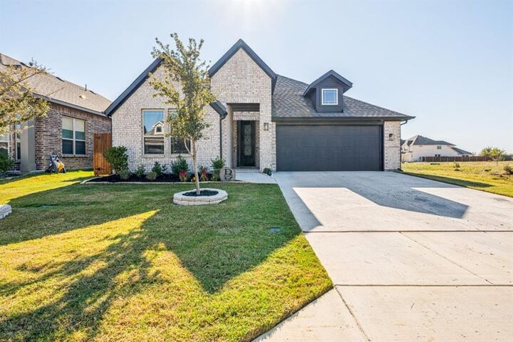 Property Photo:  1029 River Oaks Drive  TX 76044 