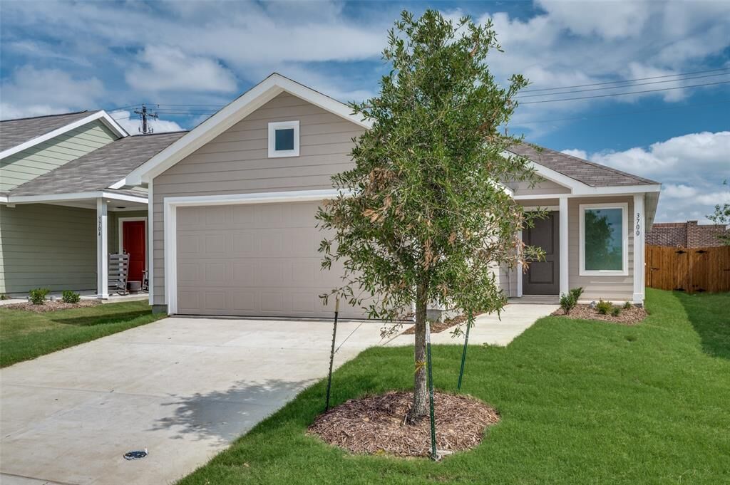 Property Photo:  3700 Bluebird Lane  TX 75071 