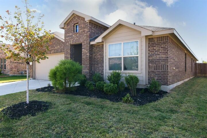 Property Photo: 7933 Twin Forks Drive TX 76131