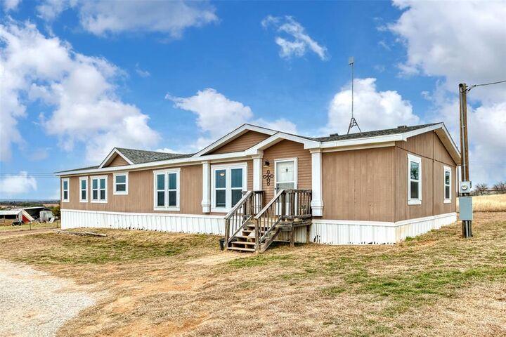 Property Photo: 174 Denton Heights Lane TX 76085