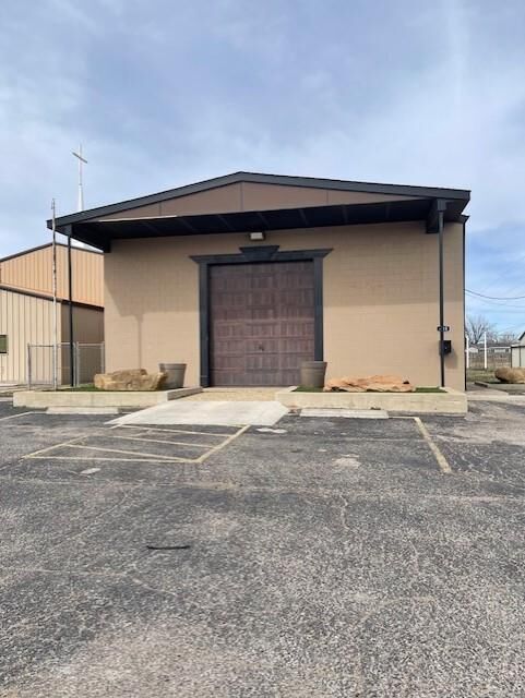 Property Photo:  625 52nd St Commercial Unit  TX 79762 