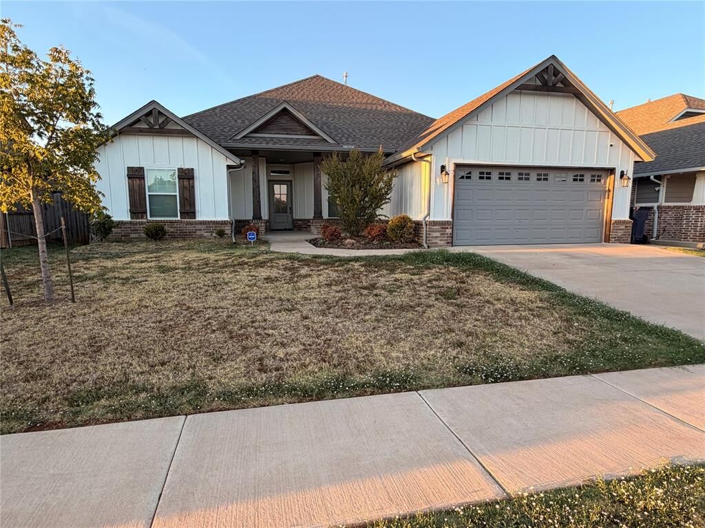 Property Photo: 6513 NW 150th Terrace OK 73142