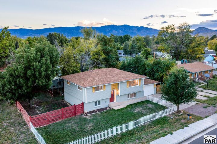 Property Photo:  2262 Pear St  CO 81212 