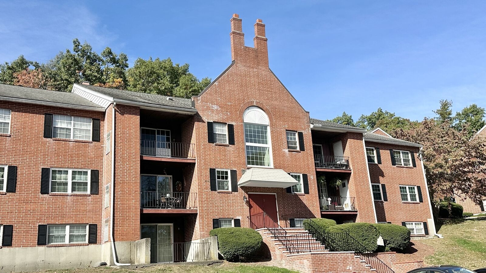 Property Photo:  5 Louisburg Sq 7  NH 03060 
