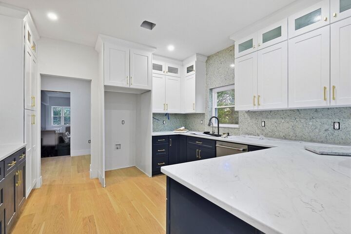 Property Photo: 5 Hanover St MA 02056