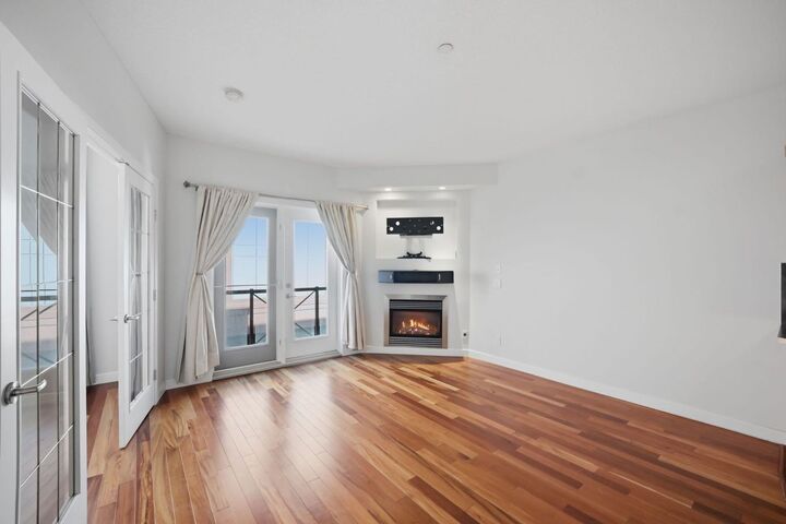 Property Photo: 910 18 Avenue SW 311 AB T2T 0H1