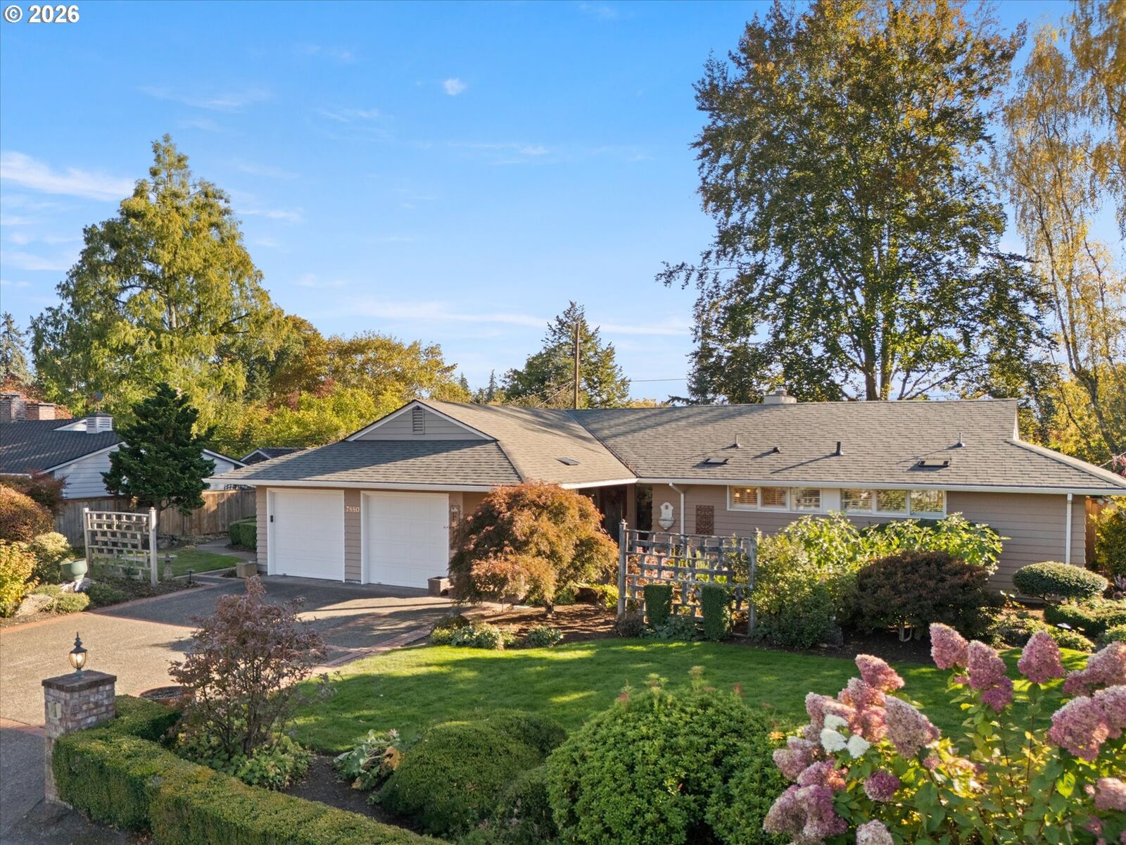 Property Photo: 7880 SW Westmoor Way OR 97225