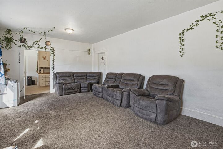 Property Photo:  613 -615  Alaska St.  WA 98801 