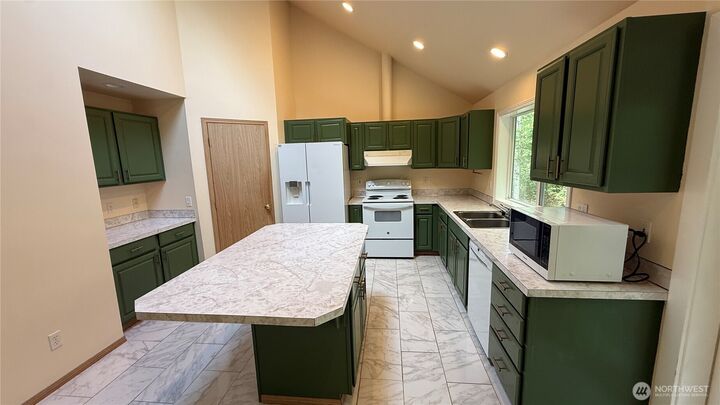 Property Photo: 16131 79th Avenue SE WA 98296
