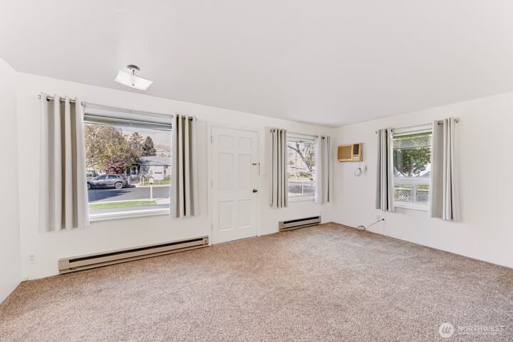 Property Photo: 1318 SW C Street WA 98823