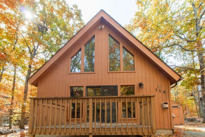 Property Photo:  114 Log Cabin Drive  PA 18435 